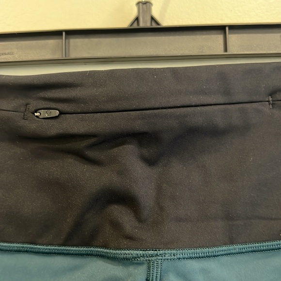Cropped lululemon leggings - Picture 4 of 5